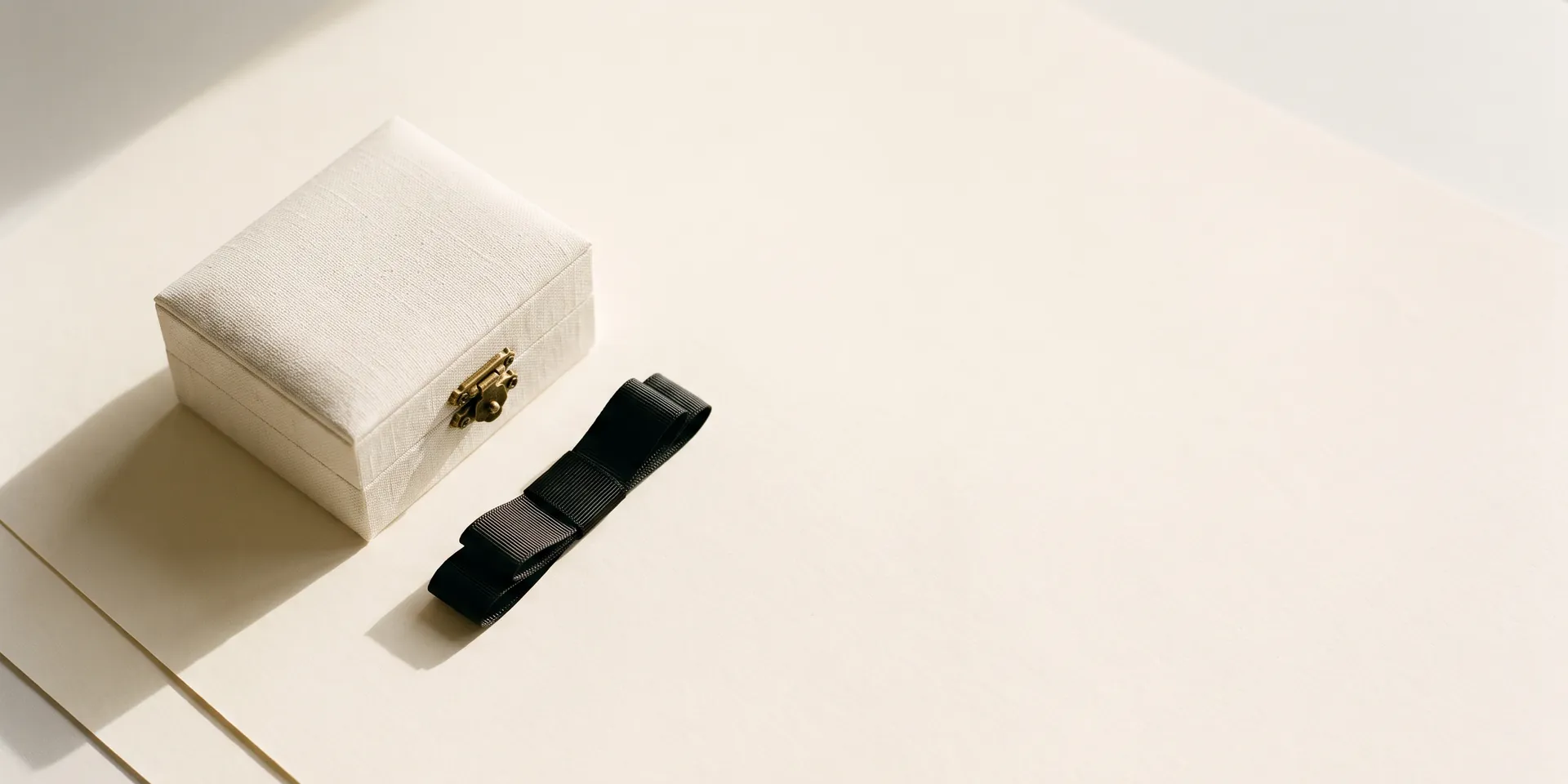 ALVANY Privacy Policy — a closed linen jewellery box with a gold clasp
