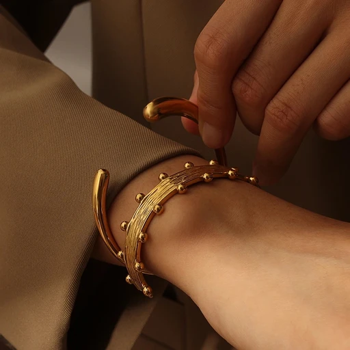 Elara Brushed Gold Bangle — Solène Paris, view 6